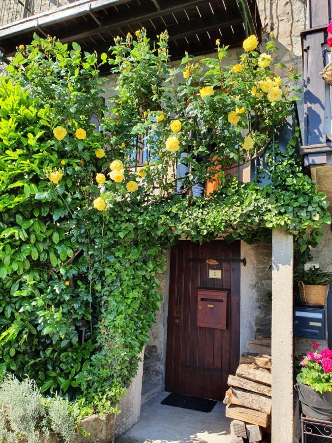 A Room With A View - Maisonnette Dans Bourg Medieval Au Bord Du Lac Leman Yvoire Exterior foto